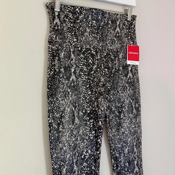 NWT Spanx Faux Leather Snakeskin Shine Print Leggings Grey Black‎ Size Large - Picture 8 of 14